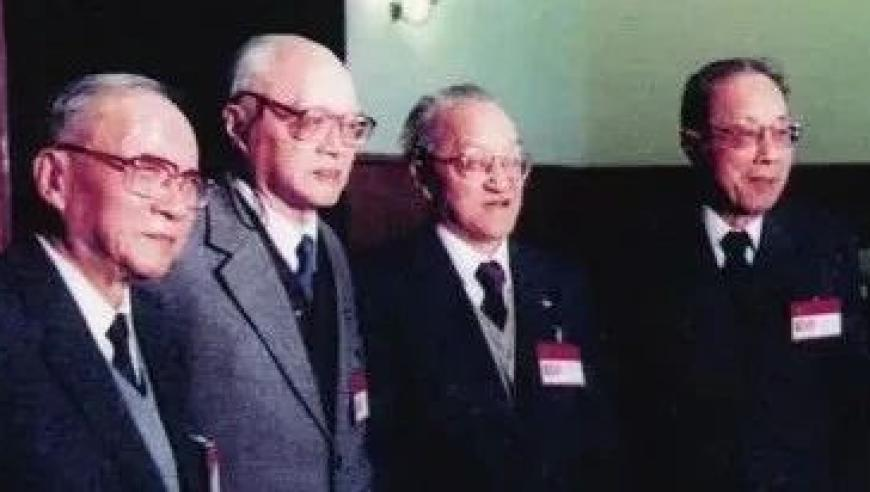 苹果和阿里将为中国iPhone开发AI功能,4949香港开奖最快结果王中王,整体规划执行讲解_iosV4.90